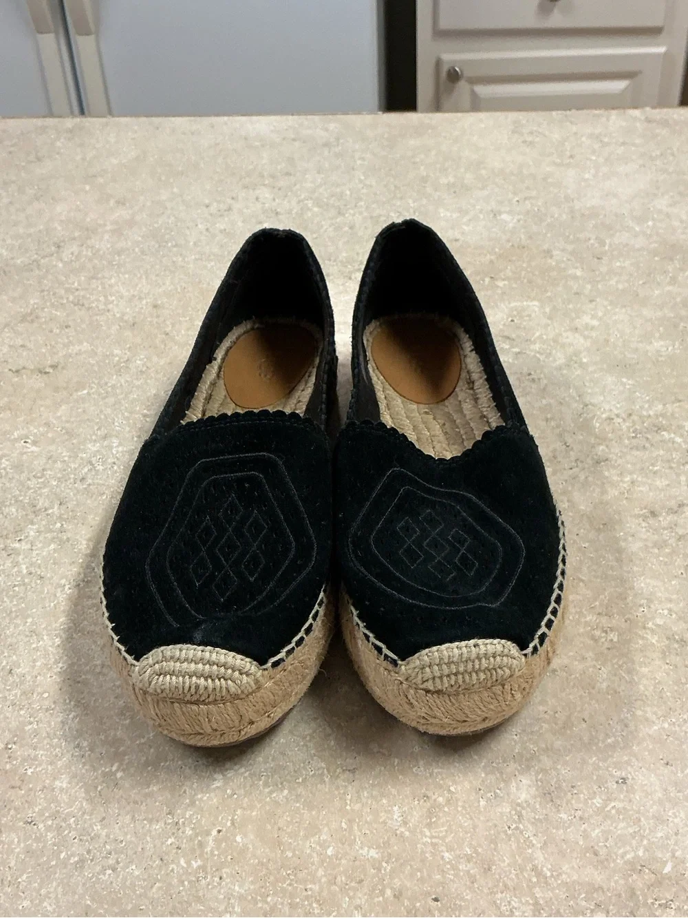 UGG Heidi Espadrille SZ 8.5 Loafers Black Perforated Suede Womens Shoe